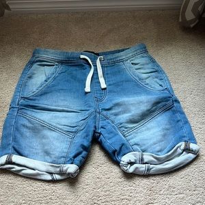Zara’s men denim like shorts